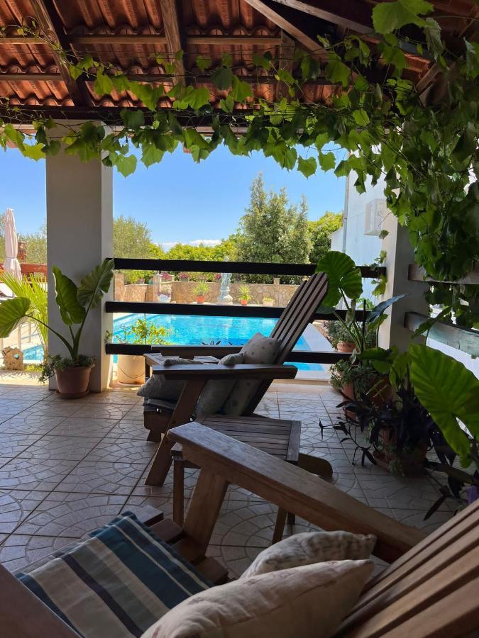 Gorana Apartman With Swimming Pool Apartment Jelsa  Exterior photo